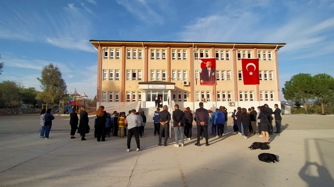 10 Kasım Atatürk'ü Anma Töreni Okulumuzda Gerçekleşti